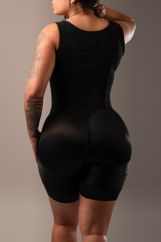 1070 - Mid Thigh Hourglass Bodyshaper With Hook Straps