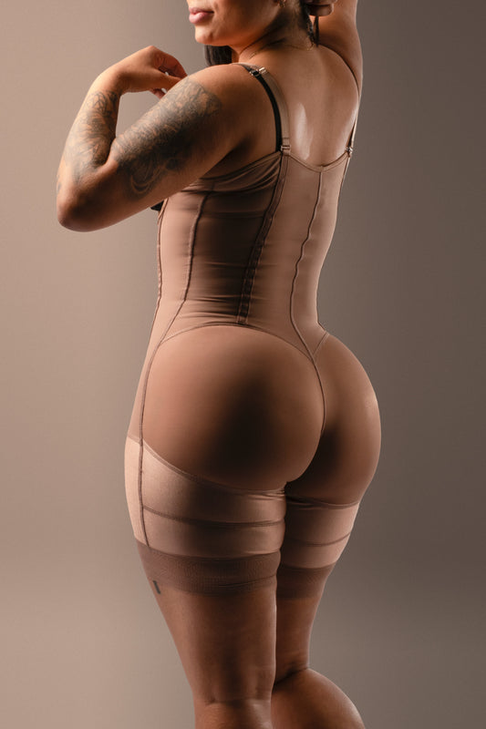 1080 - Mid Thigh Hourglass Bodyshaper With Straps